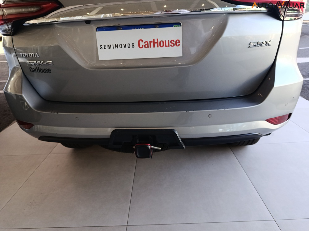 TOYOTA HILUX SW4 2.8 D-4D TURBO DIESEL SRX 7L 4X4 AUTOM&Aacute;TICO