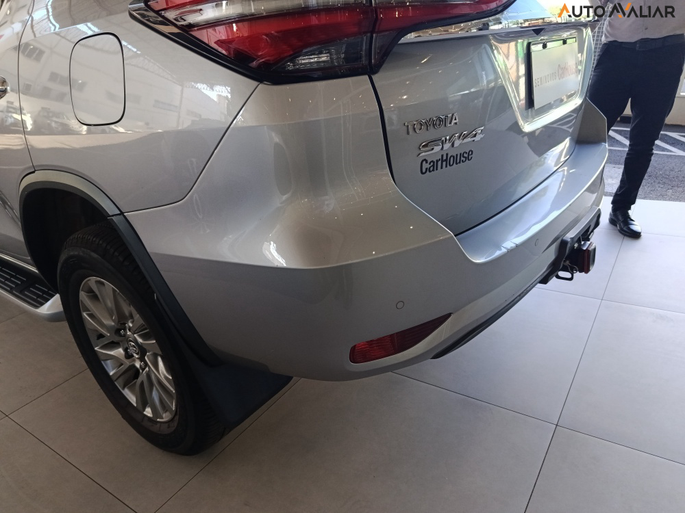 TOYOTA HILUX SW4 2.8 D-4D TURBO DIESEL SRX 7L 4X4 AUTOM&Aacute;TICO