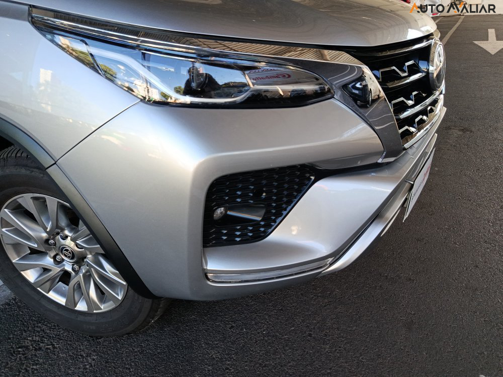 TOYOTA HILUX SW4 2.8 D-4D TURBO DIESEL SRX 7L 4X4 AUTOM&Aacute;TICO