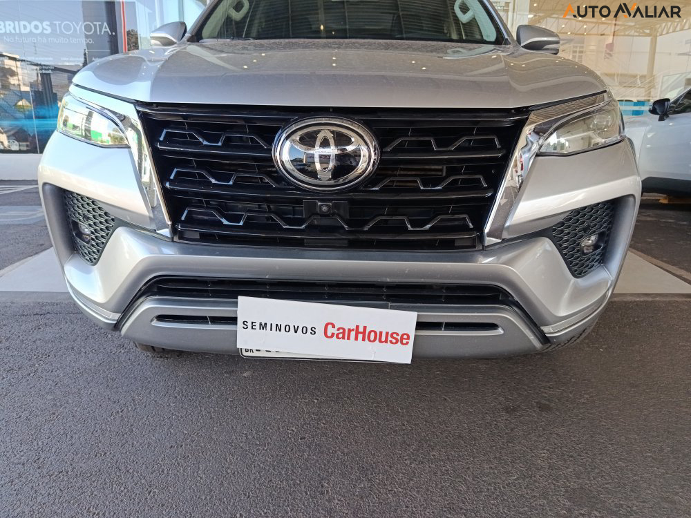 TOYOTA HILUX SW4 2.8 D-4D TURBO DIESEL SRX 7L 4X4 AUTOM&Aacute;TICO